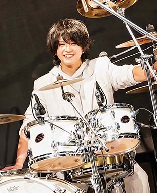 岩根圭佑 (イワネ ケイスケ)